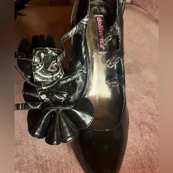 Black strappy pumps - Picture 3 of 5